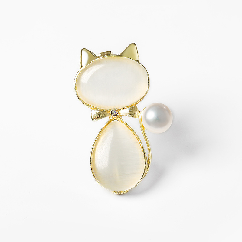 Pearl cat brooch